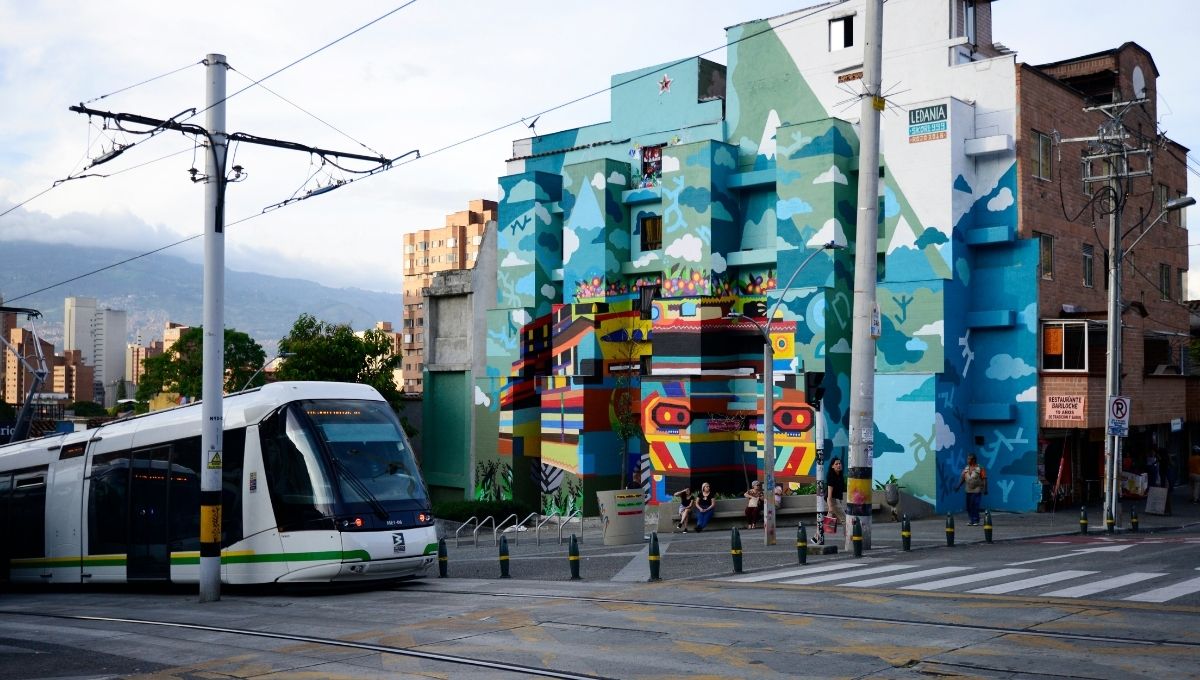 Medellín Ciudad de Contrastes: el tour compartido que narra la transformación de la ciudad - Imagen 2